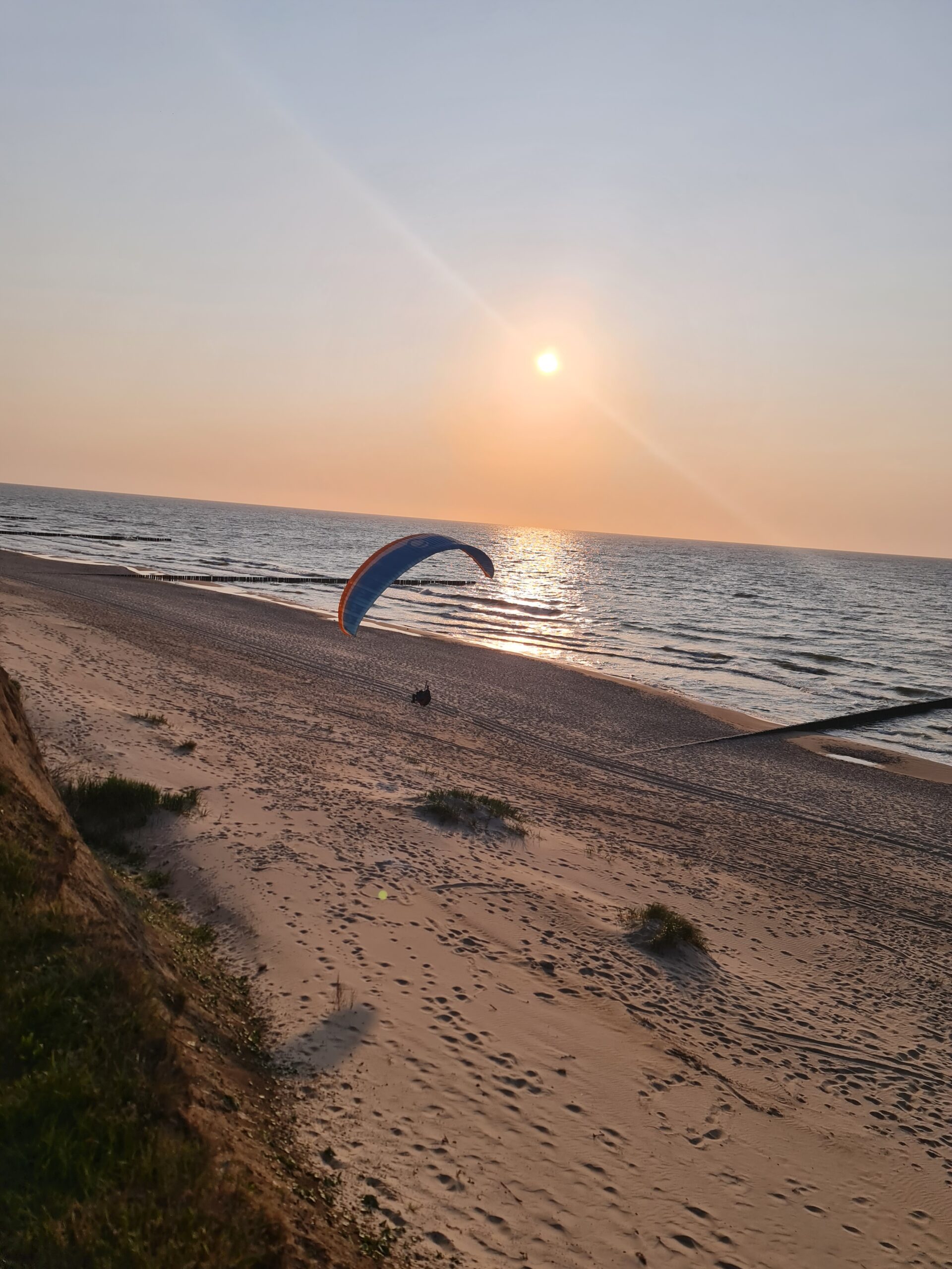 Trzęsacz przy zachodzie słońca